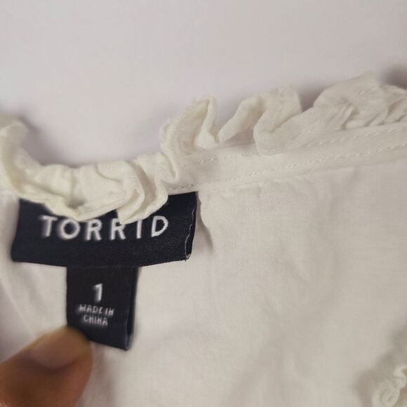 Torrid Clip Dot Mixed Eyelet Yoke Detail Top White - Women's 1X - Picture 5 of 9